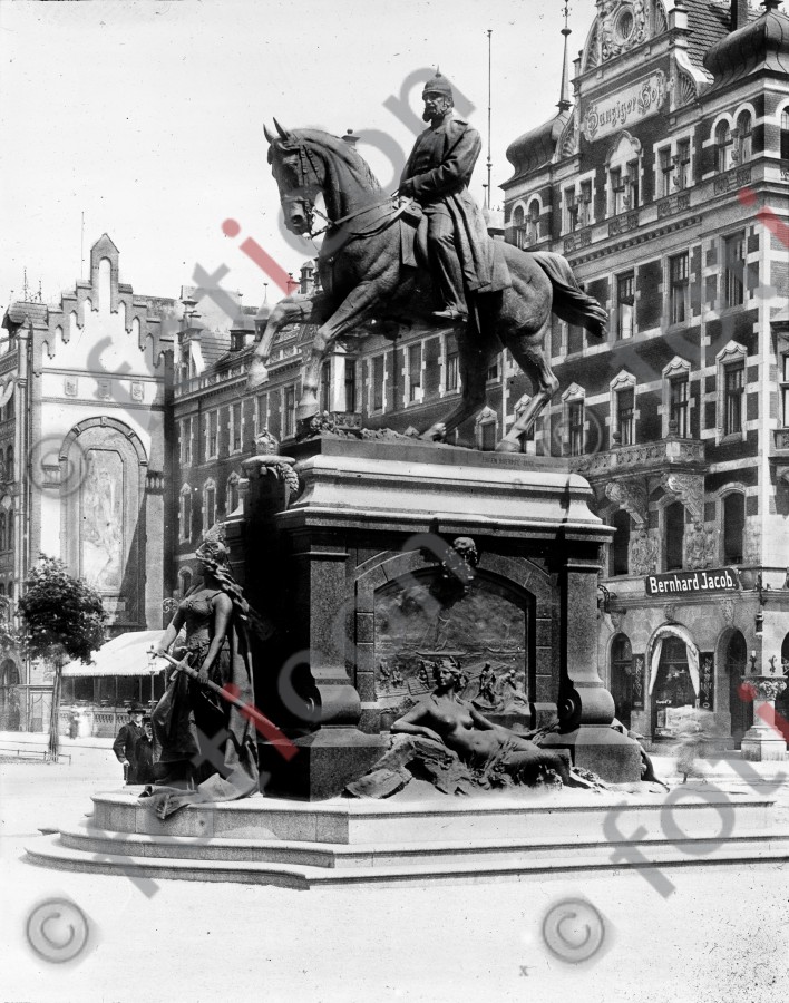 Reiterdenkmal Kaiser Wilhelm I. | Equestrian statue of Kaiser Wilhelm I - Foto foticon-600-simon-danzig-003-sw.jpg | foticon.de - Bilddatenbank für Motive aus Geschichte und Kultur